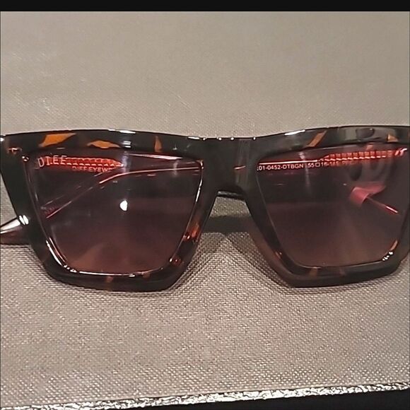 DIFF Eyewear Daisy Round Sunglasses- Matte Black Tortoise main image 4